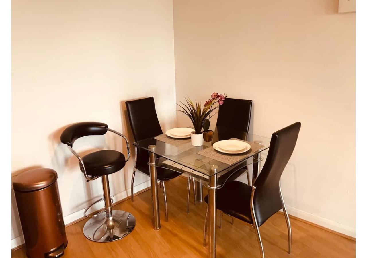 3 Bedroom Beautiful Apartment Manchester Exterior foto